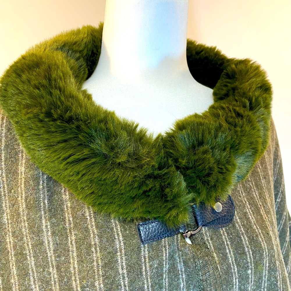 NWT Gray/Olive w Green Faux Fur Collar Cape, Wrap, Shawl OS